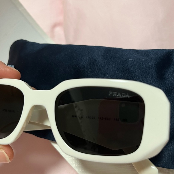 Prada Symbole sunglasses in white - Picture 15 of 16